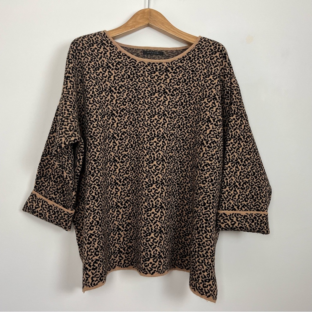 Tahari Women’s Leopard‎ Print Sweater Size Large 3/4 Sleeves Boatneck